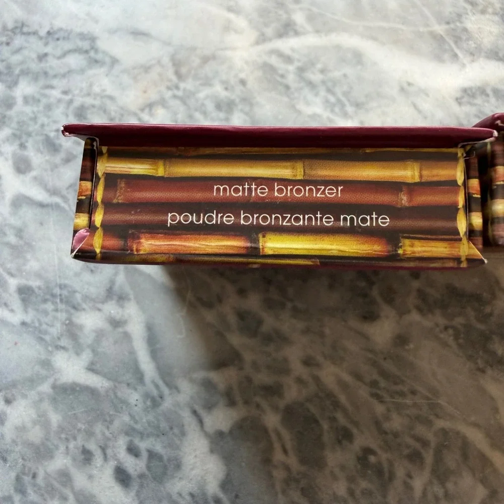 Benefit Hoola or Caramel Matte Bronzer